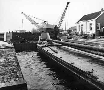 848497 Afbeelding van de aanleg van de nieuwe Proosdijersluis in de Winkel aan de noordzijde van de Vinkeveense Plassen.